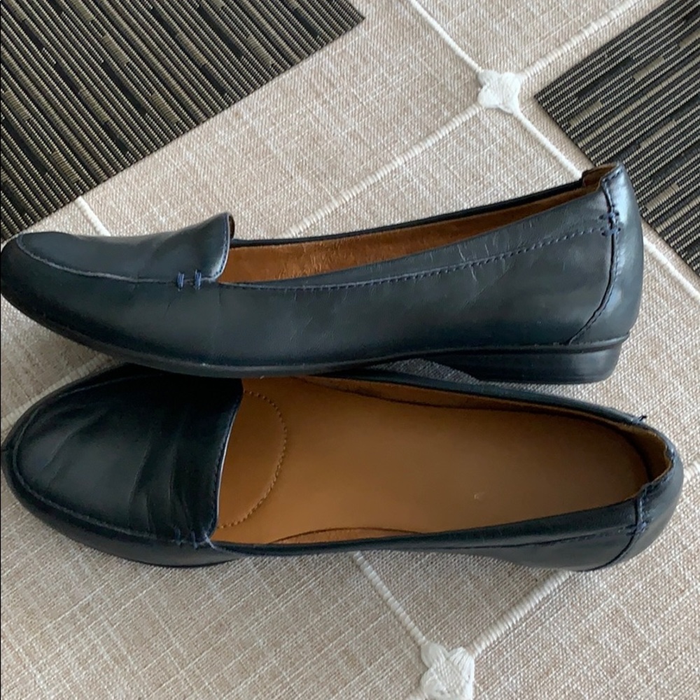 Woman’s Naturalizer Navy Blue Loafers